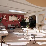 Wot Nomad Social Hostel *