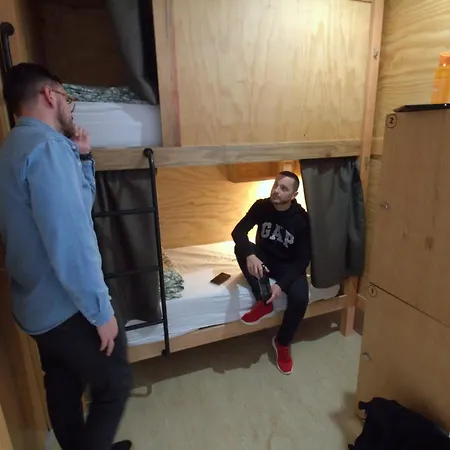 ホステル Wot Nomad Social