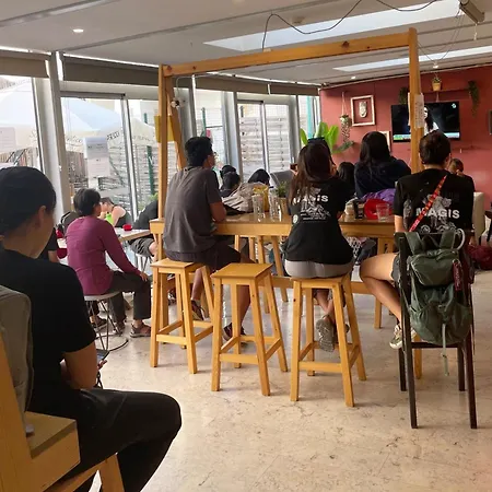 Wot Nomad Social ホステル *