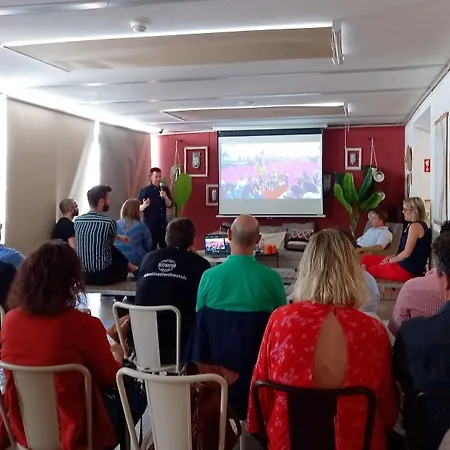 ホステル Wot Nomad Social *