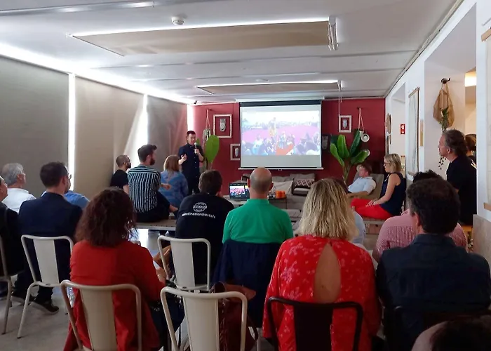 ホステル Wot Nomad Social *